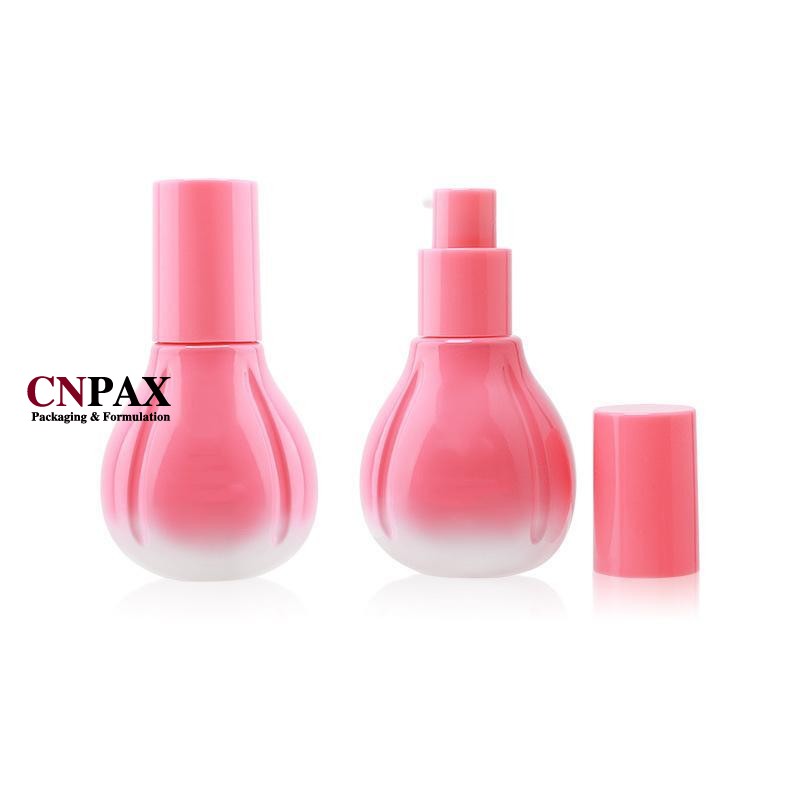 Presentazione delle eleganti e funzionali bottiglie di vetro a forma di petalo rosa da 30 ml e 1 oz con dispenser a pompa e tappo